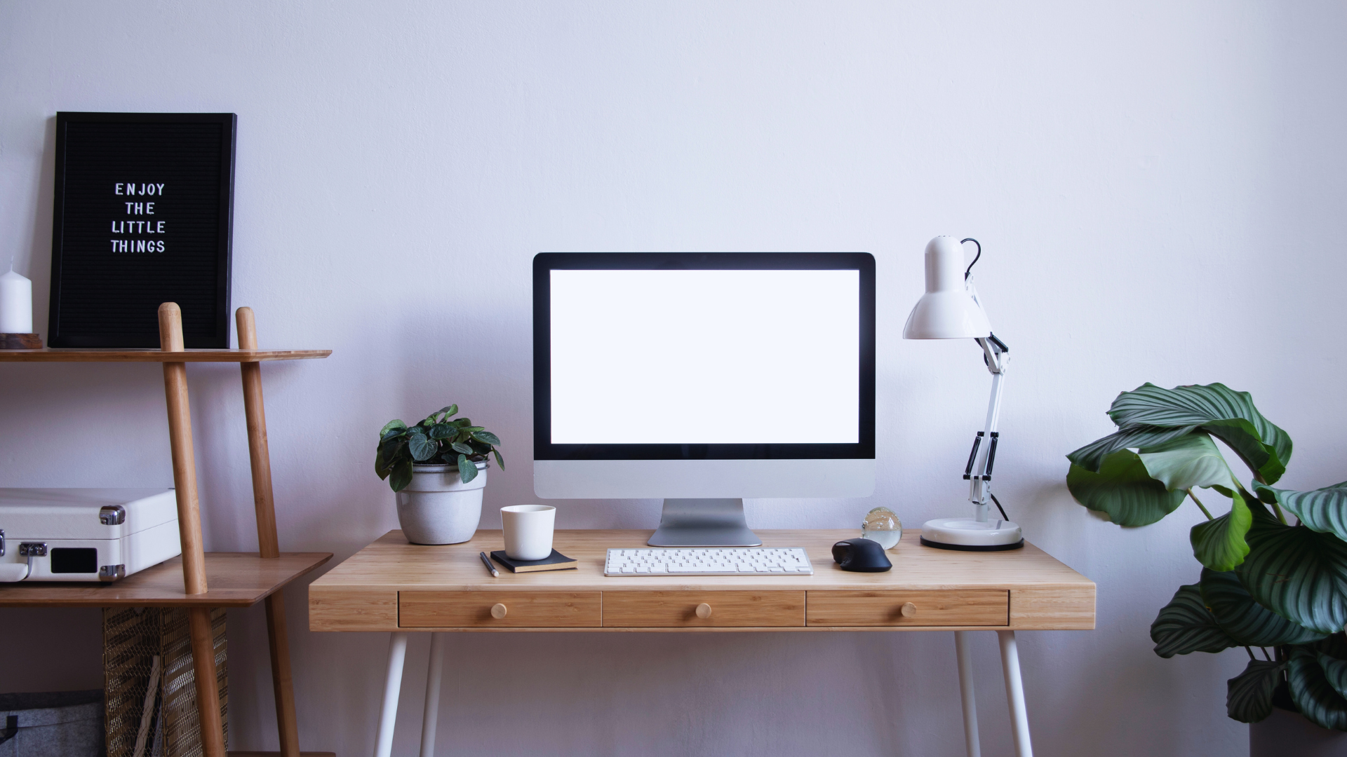 Must-Have Accessories for Remote Workers: Enhancing Productivity and Comfort